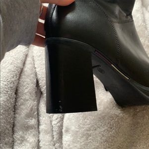 Vintage Tommy Hilfiger black booties